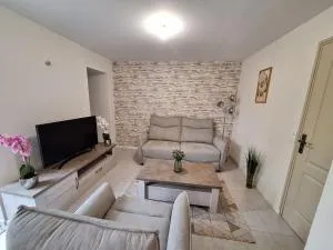 Belle maison au bord du plan d'eau - Torxé