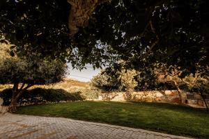 Chrisi Holiday Home - 500 sqm Private Gardens & Nature View - 300m by the sea