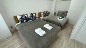 JR Shin-Osaka 30s, Direct to Kansai Airport 關西空港直達,Shinkansen to Tokyo, Tokyo & Nagoya, Universal Studio 16 mins, Umeda 6 mins, Kyoto 25 mins, Early Check-In - Miyaharachō