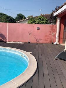 Villa avec piscine, Spa, terrain de pétanque, baby foot, ping pong