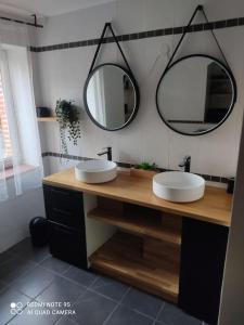 Villas Villa avec piscine, Spa, terrain de petanque, baby foot, ping pong : photos des chambres