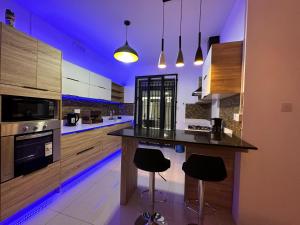 SeaSand-Entire Luxury 3 BD condo - Close to beach
