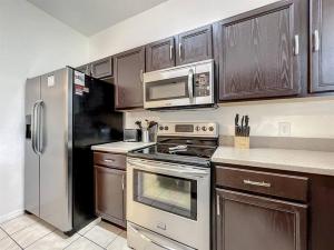 Townhouse Near Disney with Resort Access!