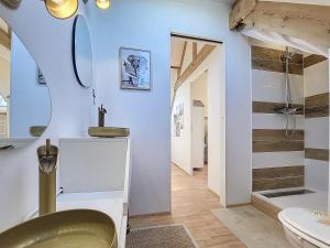 Maisons de vacances Maison Bord de Plage avec Piscine, Sauna, Bains a Remous, Volley : photos des chambres