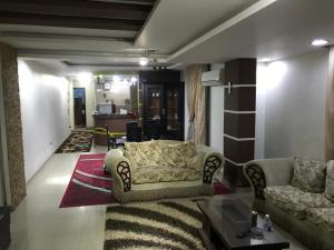 شقه بالكامل للايجار مفروش بهضبه اهرامات الجيزه