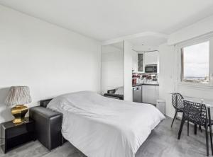 Apartment HOME in Paris with View, 15min direct to center