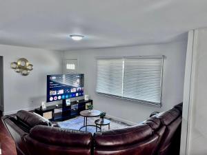 Comfortable 3BR Close to All