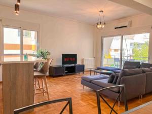Light & Ample Flat near Glyfada Center