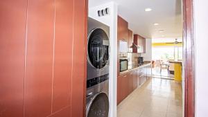 Apartment Alcatraz, 4BR Oasis with Breathtaking Vi