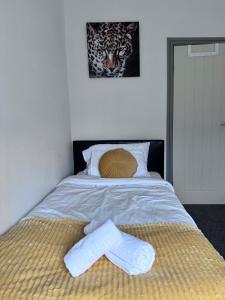 Stylish Retreat near Birkenhead & Liverpool Your Cozy Home Away From Home