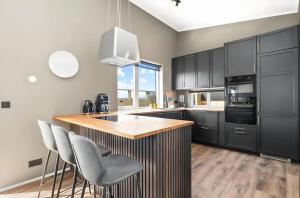 Cozy Cabin with Hot Tub & Sauna - Ultimate Retreat