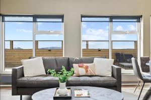 Cozy Cabin with Hot Tub & Sauna - Ultimate Retreat