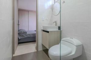 Apartamento en Laureles 2BR con rooftop y piscina 702