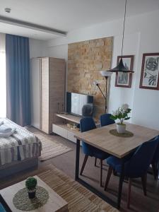 Studio Ristic Milmari L5