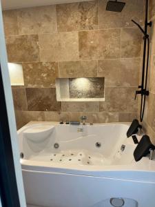 Appartements Jaccuzi F2 proche du Canal : photos des chambres