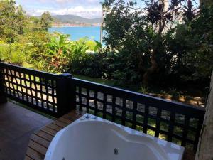Apto 2 - com Jacuzzi e Vista Mar - Morada do Ganso Bombinhas