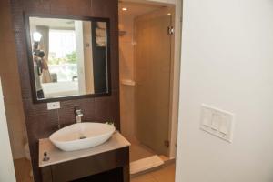 Condo by beautiful Lagoon