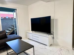 5-bedrooms House for Workers & Familys Near SKF