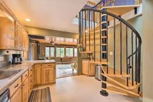 NEW! White Mountains View Escape - Campton Upper Village