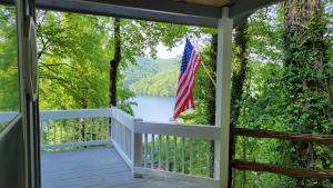 Mountain Lake Retreat I Getaway with Stunning Views - 4hvězdičkové hotely ve městě Topton