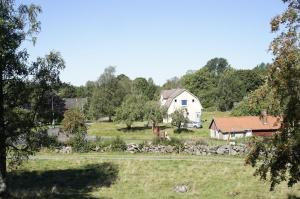 2 hus 240kvm med bastu, max 12 personer