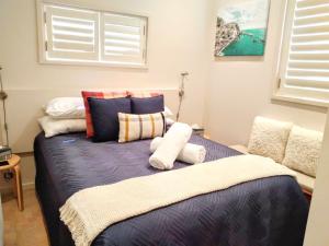 Beach Adjacent Apartment - Bluevista