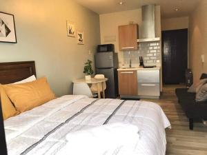 Amazing 1 bedroom with pool, gym and stunning view at heart of Makati