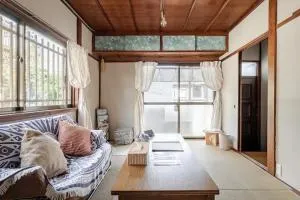 江ノ電の線路沿いにある宿【film koshigoe】 - Koshigoe