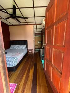 BUSHMAN TIOMAN