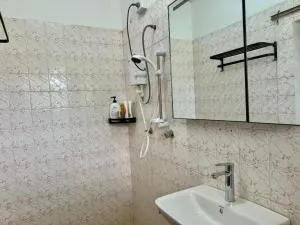 Nadi Town Second Floor Independent Master Bedroom - Nakavu