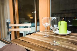 Stylish Studio with Balcony, 12 Min to City Centre, Free Netflix & WiFi