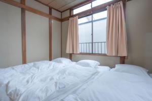 Kamitagata House in Nakano Sleeps 7Just Steps from Araiyakushi-Mae Station