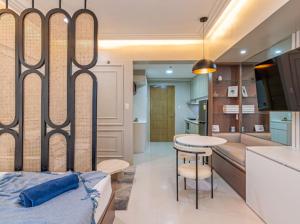 200mbps WiFi, Luxury condo near Ayala