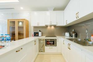 Căn hộ 3 phòng ngủ (Three-Bedroom Apartment)