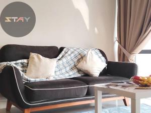 GM 2203 Couple Stylish Netflix 100mbps BySTAY