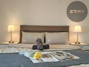 GM 2203 Couple Stylish Netflix 100mbps BySTAY