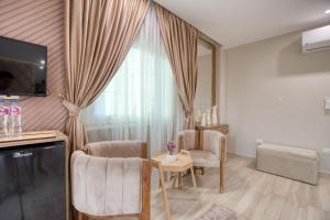 Pyramids sunrise inn