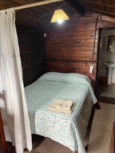 Pequeña cabaña con wifi, cocina, pequeña pileta y vistas a las sierras