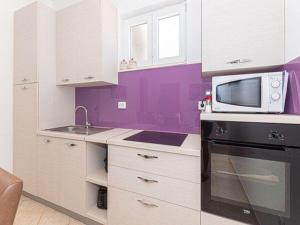 Apartment with swimming pool and 2 rooms