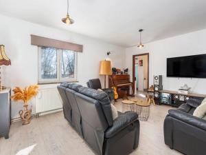 Three Bedroom Apartment with Terrace