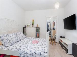 Three Bedroom Apartment with Terrace