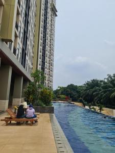 Super Comfy 2BR Apartemen Transpark Cibubur By Royal Home Indonesia