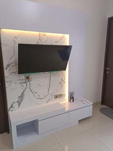 Super Comfy 2BR Apartemen Transpark Cibubur By Royal Home Indonesia