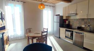 Appartement provençal climatisé avec balcon au soleil