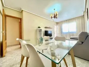 Ruim appartement op derde lijn strand - لو باغان