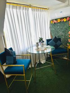 Mountain facing room in crystal dome