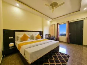 Hotel Satnam Grand Dalhousie !! Main Highway Hotel ! Balcony Rooms ! Parking Space ! Mountain View - Chuāri Khās