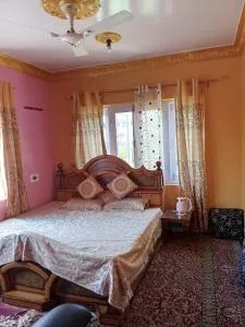 Bhat Budget Friendly house - Rājbāgh