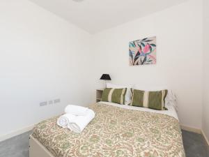 Spacious 2Bedroom in Greater London Free Parking - Pass the Keys