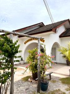 Beach Cottage Homestay Kemaman - Berado D Pampass